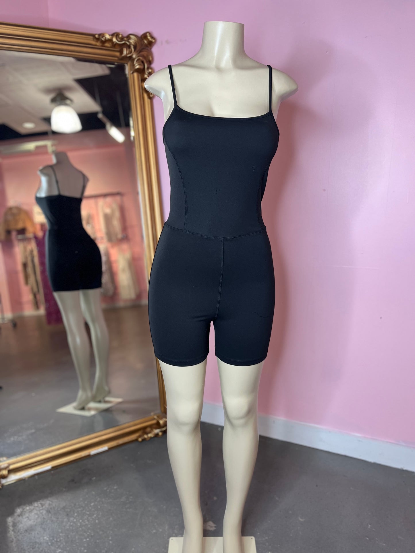 Motive Romper