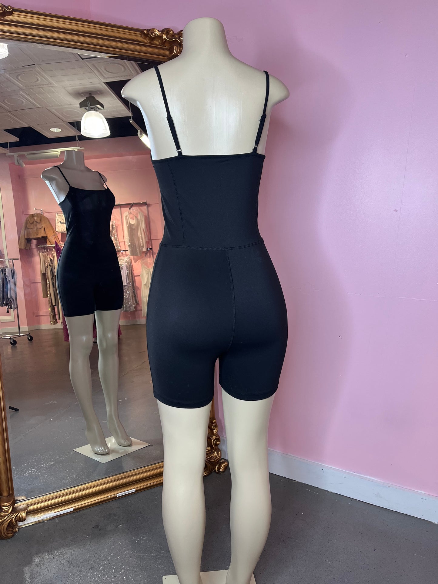 Motive Romper