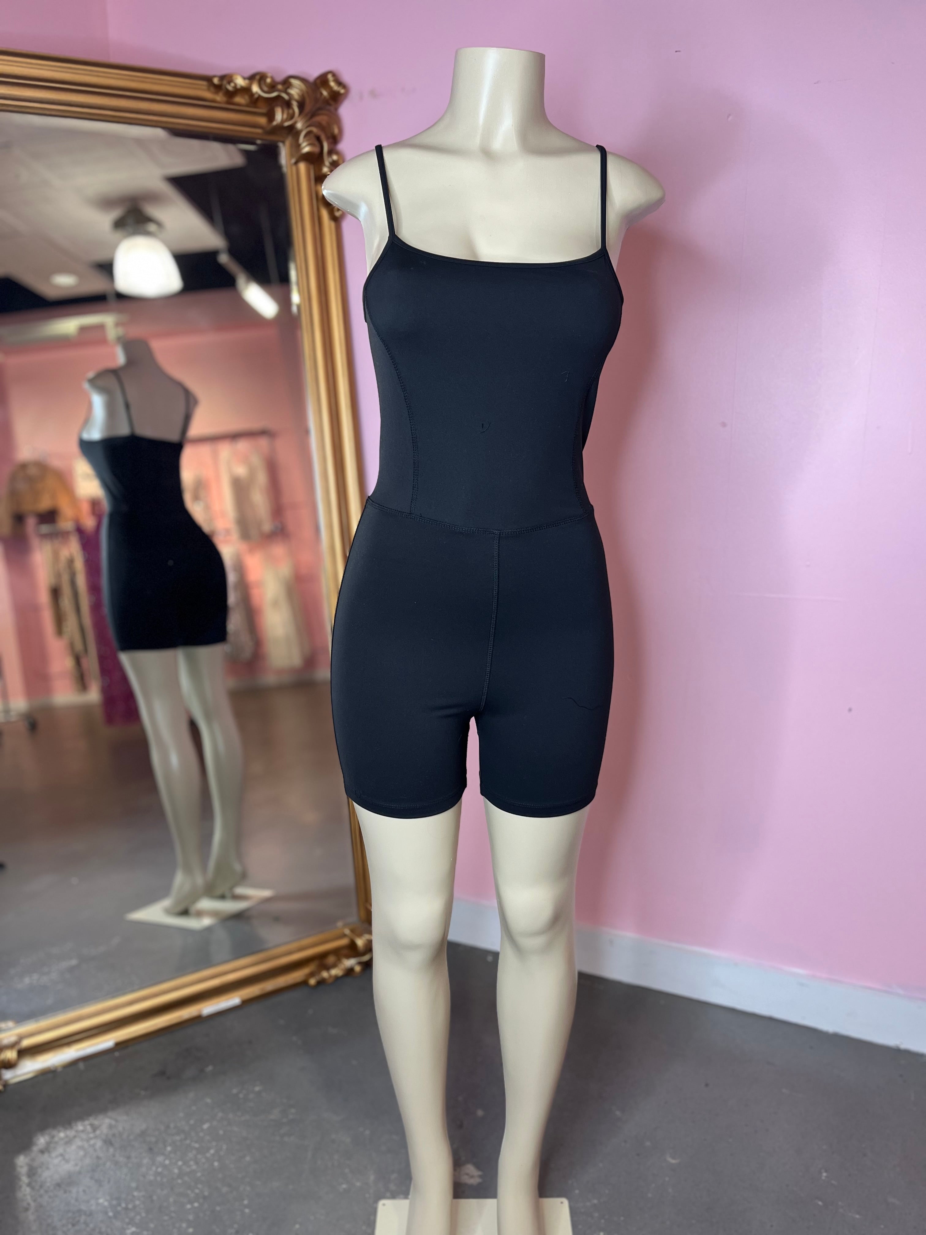 Motive Romper